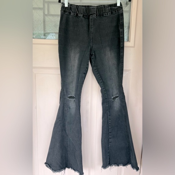 Amazon Denim - Black Flare Jeggings Distressed Raw Hem Pull-On Pants Size M